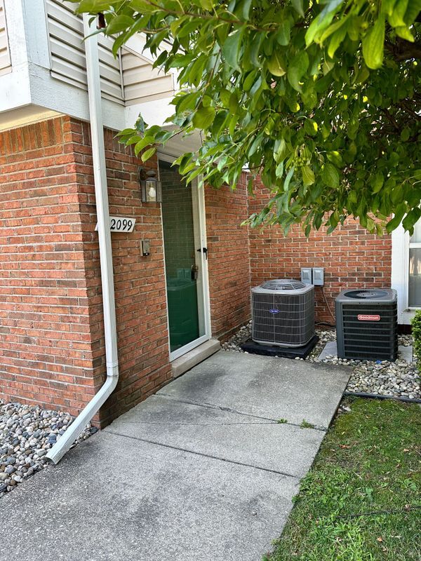 Primary Photo - 52099 Heatherstone Ave