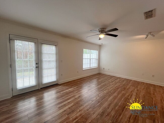 Building Photo - Beautifully Updated 2 Bedroom Eagles Landi...