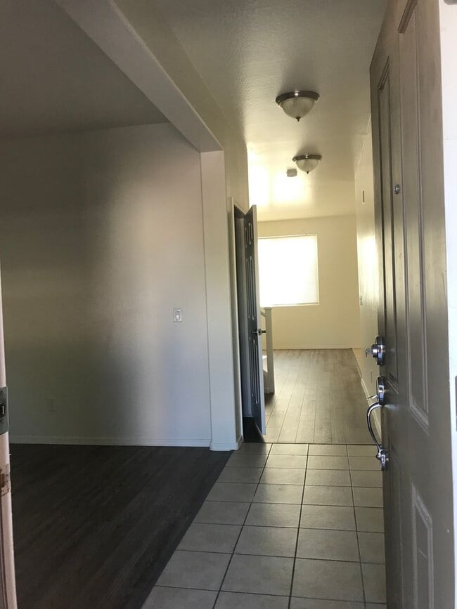 Foto del edificio - Coming in August Spacious 3br Home in Cort...