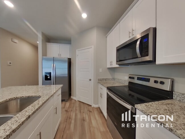 Foto del edificio - 13530 Paxton Blvd