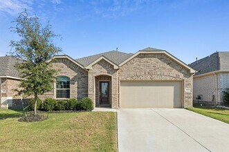 Building Photo - 1701 Lake Grove Dr