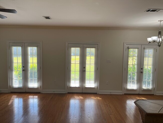 Sala de estar - 38035 Post Office Rd