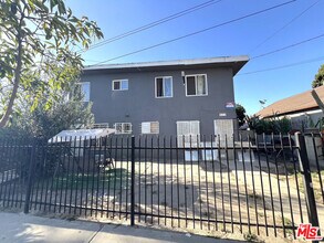 Building Photo - 823 E 111th Pl