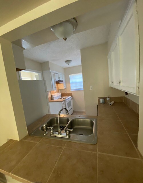 Building Photo - 8284 Innovation Park Dr