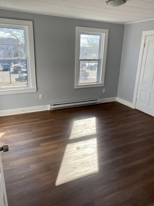 Large Master Bedroom - 11 Prospect St