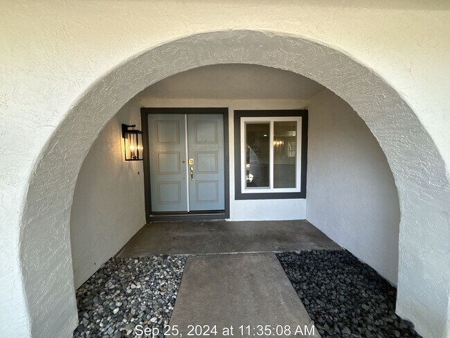 Foto del edificio - Awesome Single Story Elk Grove Home