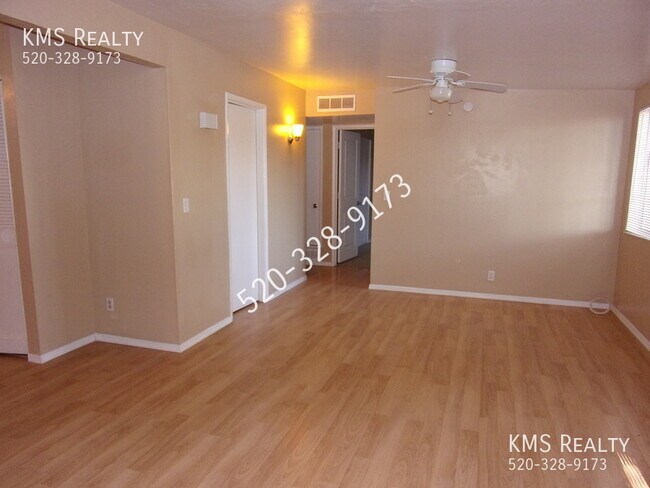 Building Photo - 4004 S Evergreen Ave
