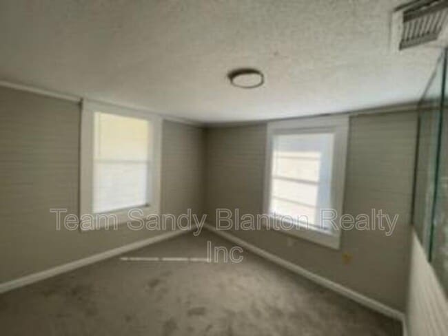 Building Photo - 1707 N Kirk St