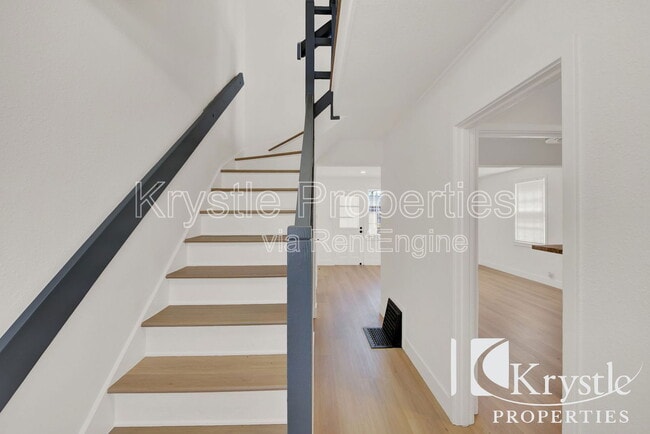 Building Photo - 158 Calhoun St