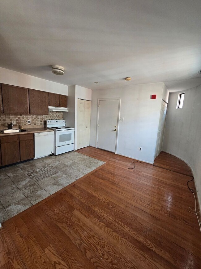 Foto del edificio - Bright 1 bedroom in washington square west...