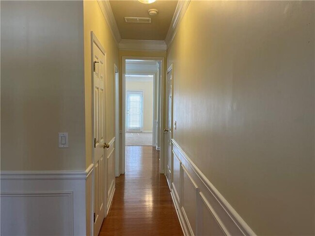 Building Photo - 10861 Alderwood Cove