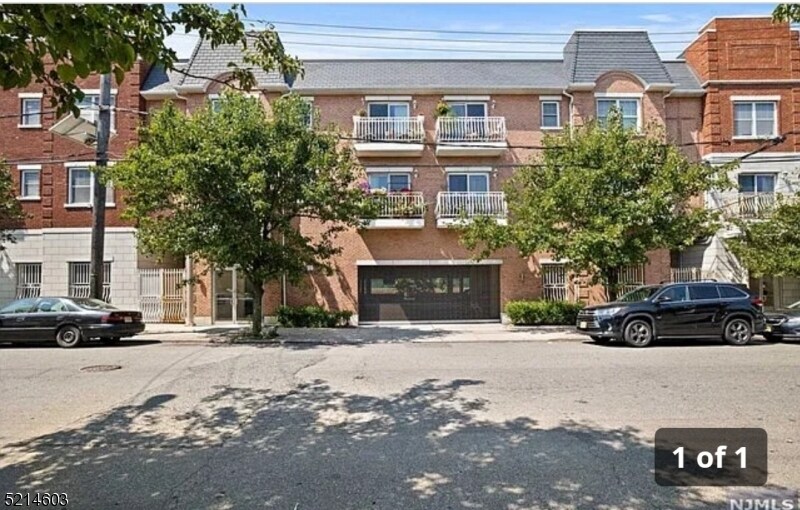 Primary Photo - 25 Freeman St