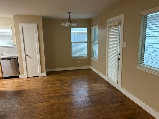 Building Photo - 10607 Cobblecreek Way