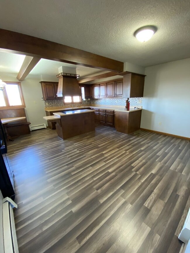 Building Photo - 7383 S 700 E