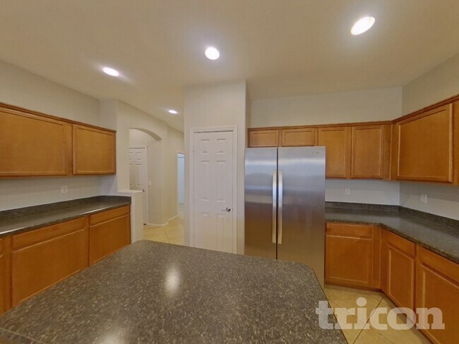 Foto del edificio - 19494 N San Marin St