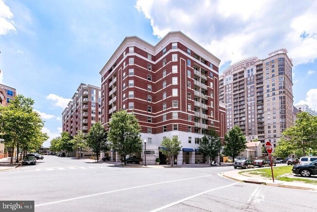 Building Photo - 880 N Pollard St