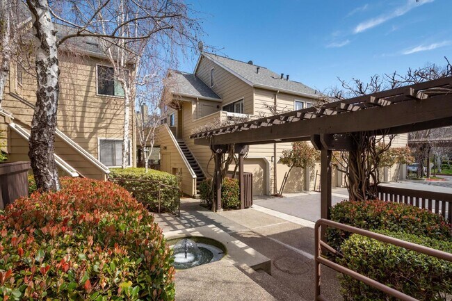 Building Photo - 964 Shoreline Dr