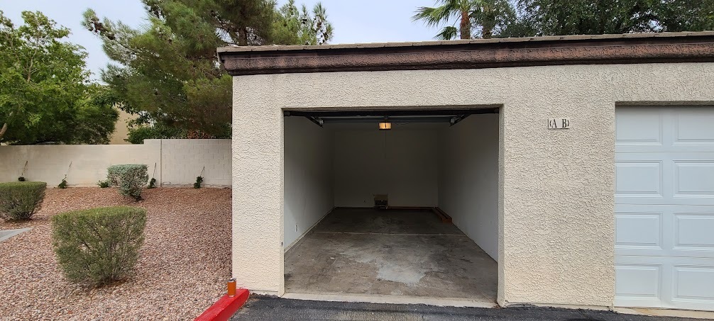 Primary Photo - 555 E Silverado Ranch Blvd
