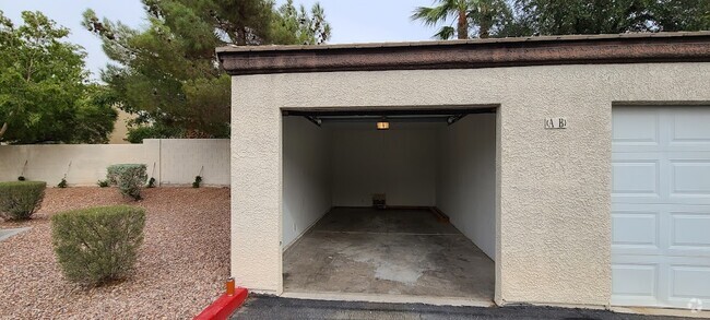 Building Photo - 555 E Silverado Ranch Blvd