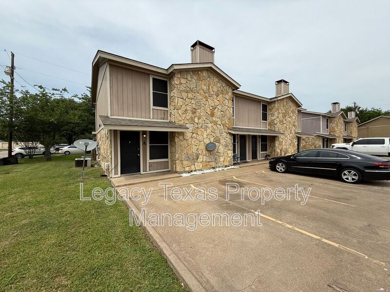 Foto principal - 1610 Sun Valley Dr