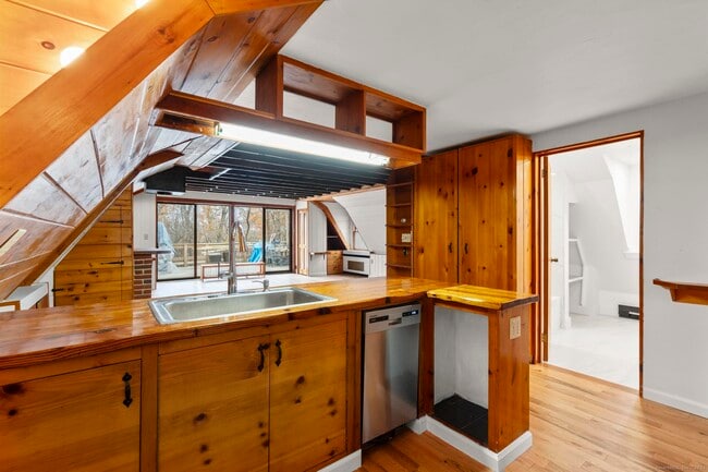 Building Photo - 182 Guinea Rd