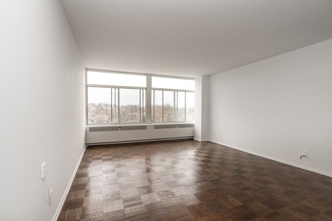 Building Photo - 240 Oriole Pkwy