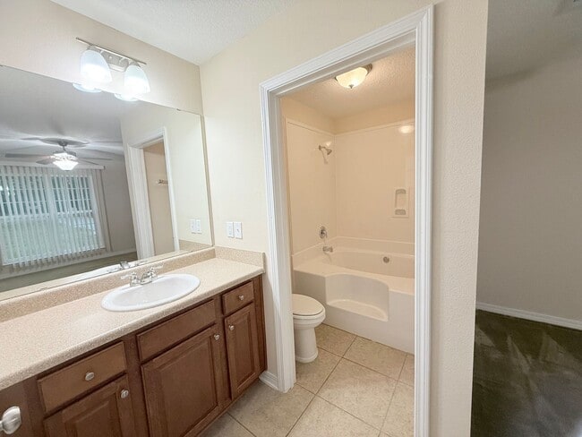 Building Photo - Spacious 3-Bedroom Home - Large Lot