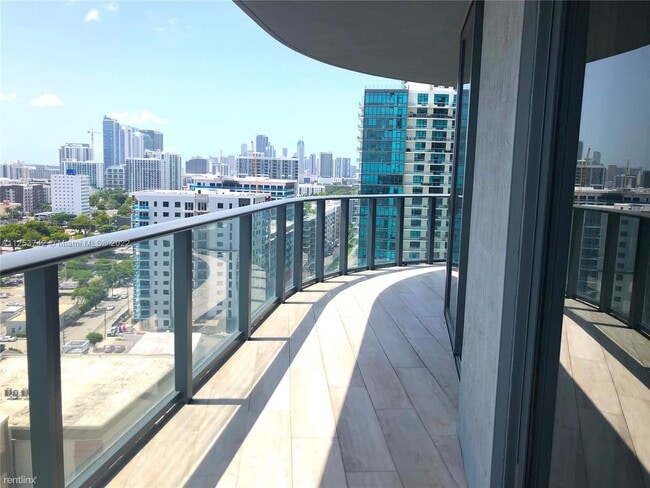Building Photo - 2 br, 2 bath Condo - 101 NE 34th St Luxury...