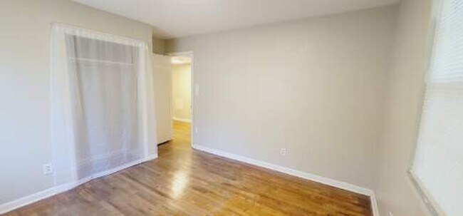 Building Photo - 4/2 HOUSE w/ Deck, Fenced Yard, Washer/Dry...