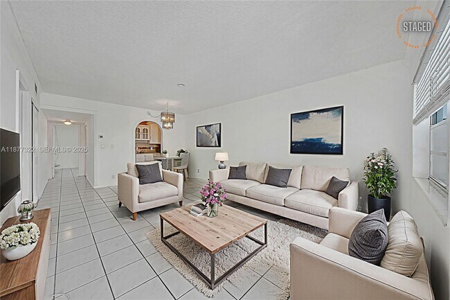 Foto del edificio - 751 Pine Dr