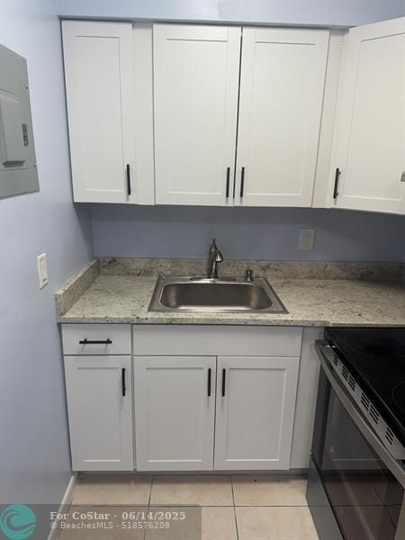 Building Photo - 4616 Poinciana St