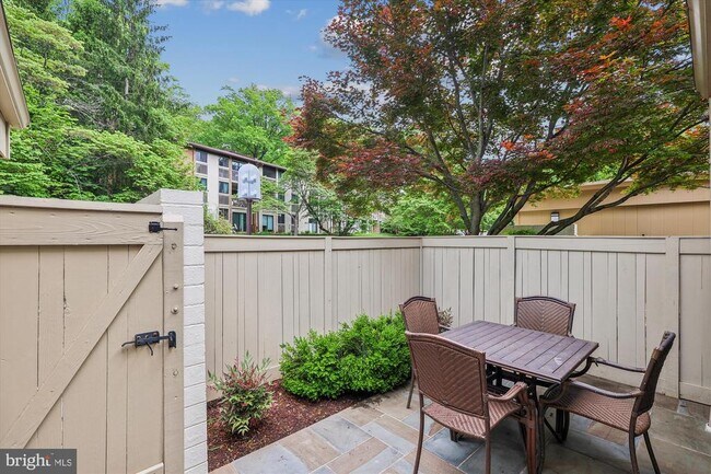 Foto del edificio - 1626 Waters Edge Ln