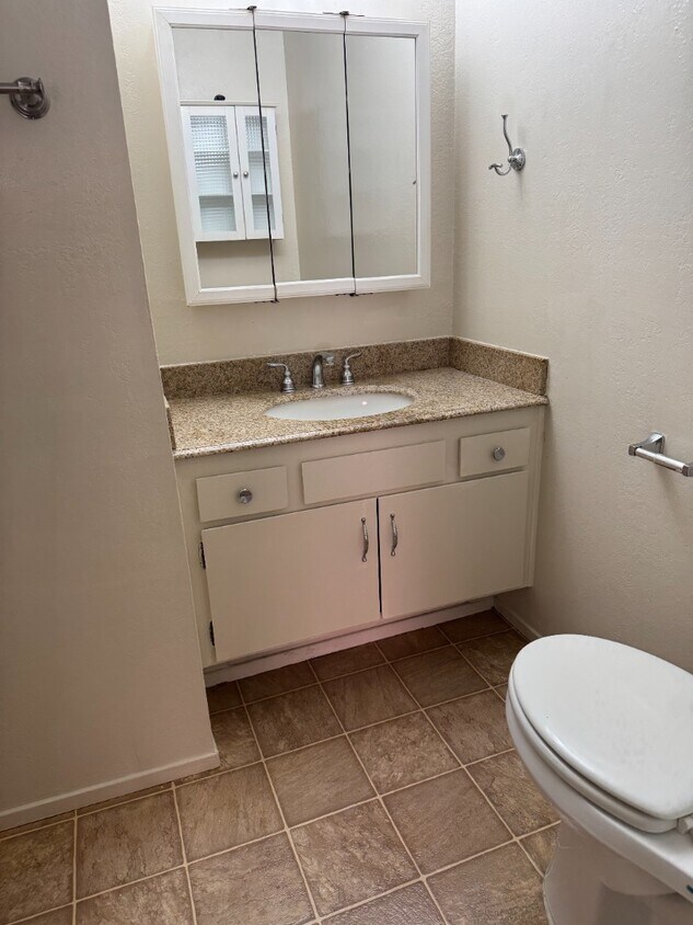 Building Photo - Spacious 2-Bedroom Condo in Prime Santa Clara Location - 2 Car parking spots included, in-unit la...