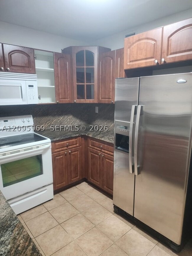 Building Photo - 8889 Fontainebleau Blvd