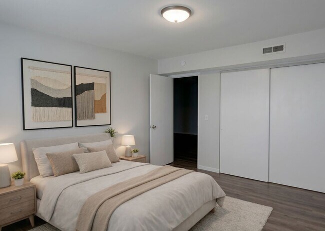 Foto del edificio - 5625 S Grand Blvd
