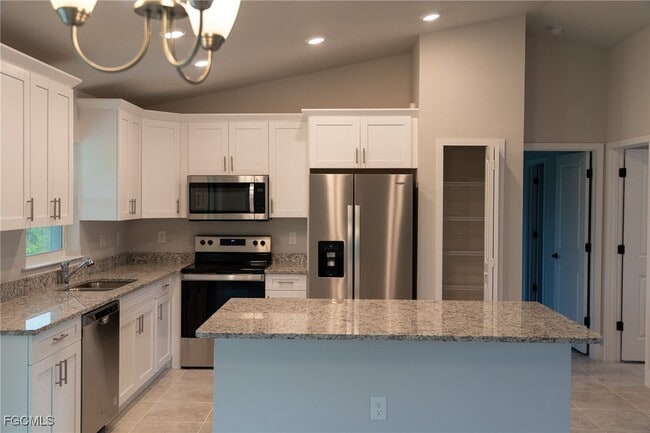 Foto del edificio - 409 Moore Ave