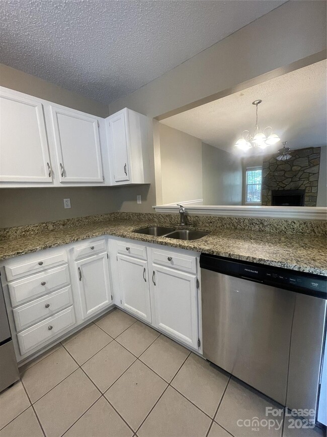 Foto del edificio - 6400 Windsor Gate Ln