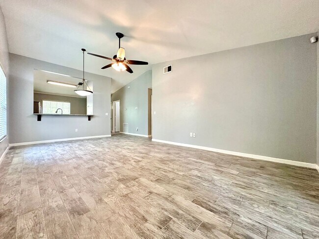 Building Photo - Modern upgrades + outdoor charm 3Bdrm 2Bat...
