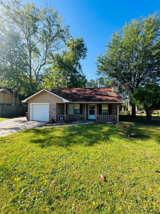 Primary Photo - Convenient Comfort: 3-Bed, 2-Bath Home Nea...