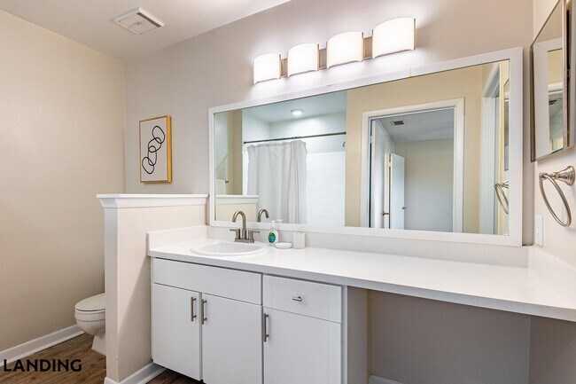 Foto del edificio - 1000 Palm Pl Dr NE