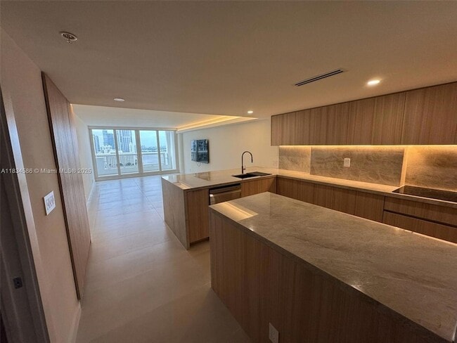 Building Photo - 1717 N Bayshore Dr