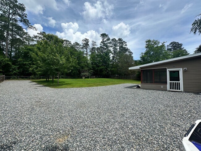 Building Photo - 435 Smallwood Dr