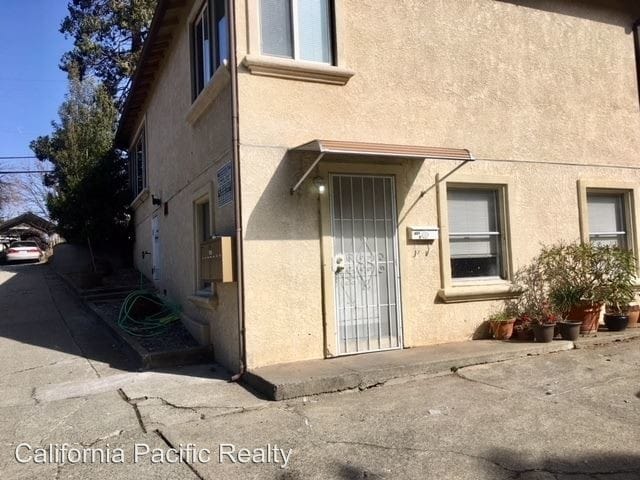 Building Photo - 1609 E St