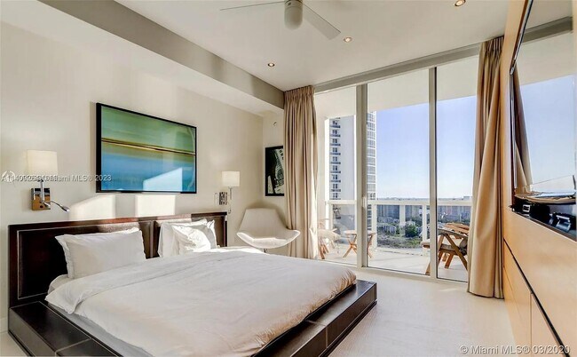 Foto del edificio - 18201 Collins Ave