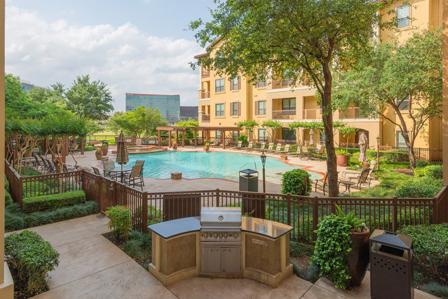 Parrillas para barbacoas al aire libre - Monterra Las Colinas Apartments