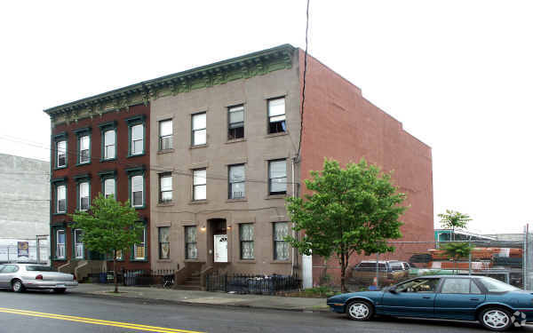 Building Photo - 417 Van Brunt St