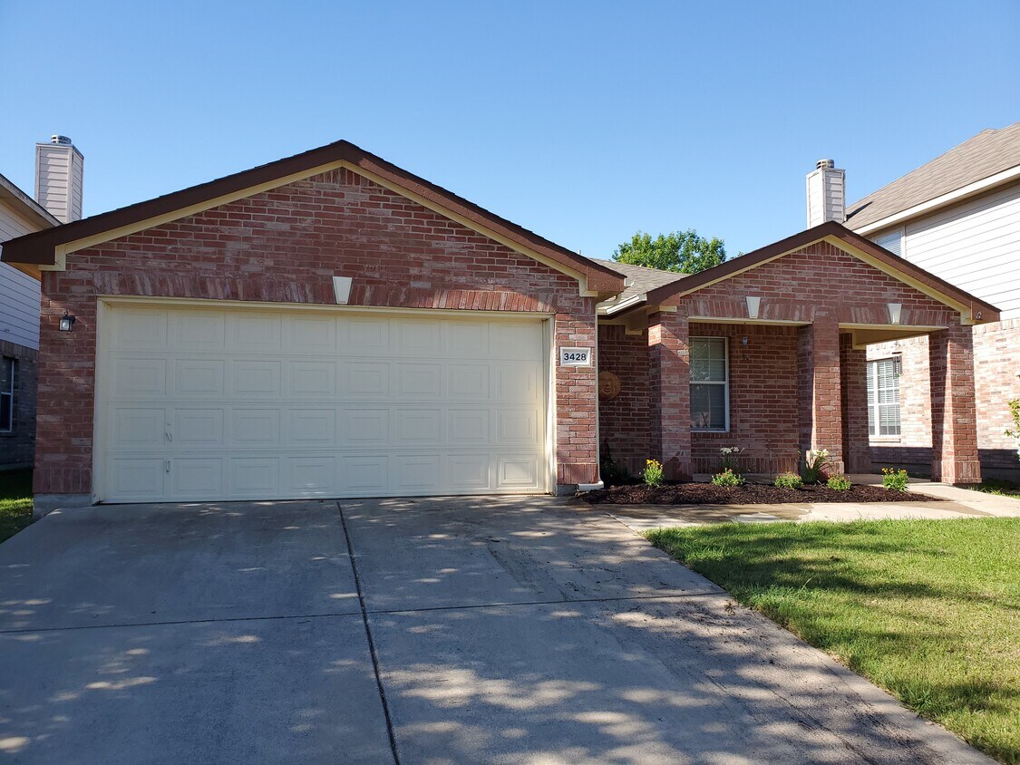 Cozy 3 Bedroom 2 Bath with 2 Card Garage. Recently painted and newer roof. In a quite neighborhood within Keller ISD and no HOA. - 3428 Bandera Ranch Rd