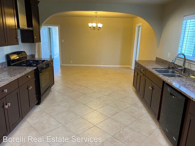 Foto del edificio - 3 br, 2 bath House - 18264 Grandville Ave.