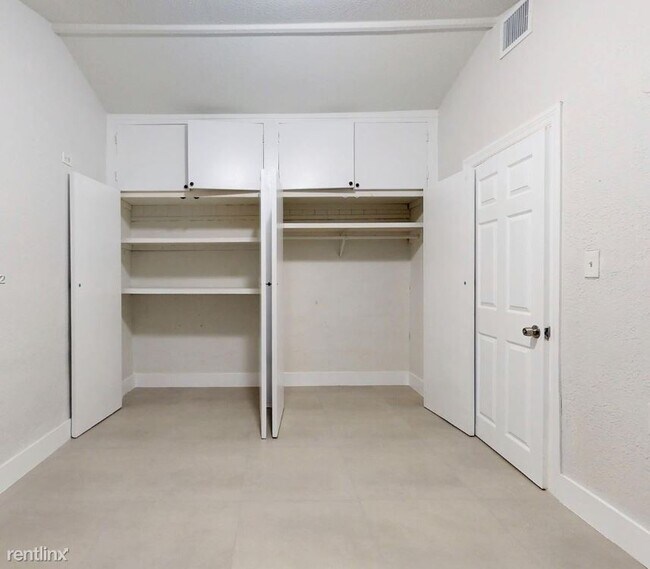 Foto del edificio - 3 br, 1 bath House - 13935 NW 1st Ave