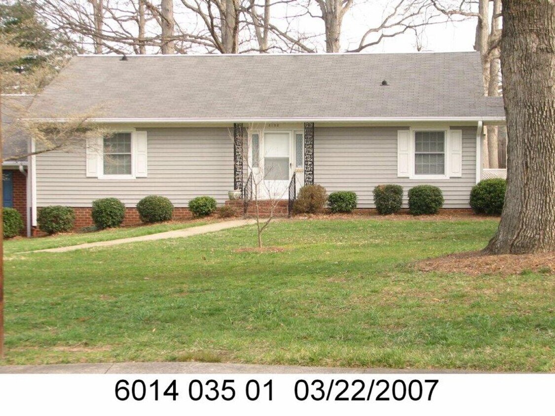 Foto principal - 3153 Bonhurst Dr